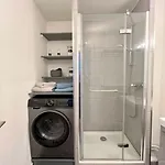Apartament 2p Calme - Climatisation - 70m Du Metro M4 Barbara - 4 Pers Maximum *