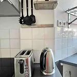 2p Calme - Climatisation - 70m Du Metro M4 Barbara - 4 Pers Maximum Apartament *
