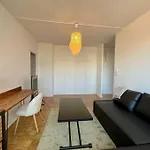 Apartament 2p Calme - Climatisation - 70m Du Metro M4 Barbara - 4 Pers Maximum