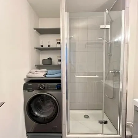 Apartment 2p Calme - Climatisation - 70m Du Metro M4 Barbara - 4 Pers Maximum *