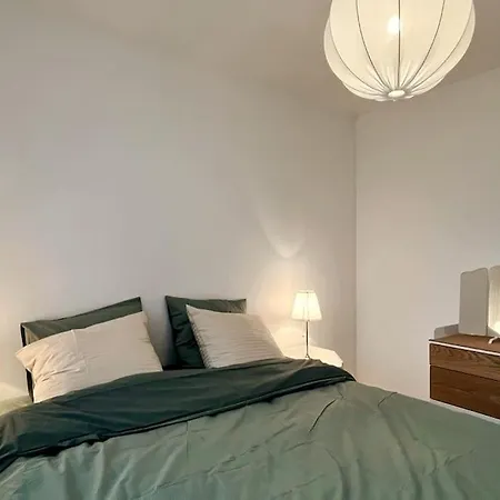 Apartment 2p Calme - Climatisation - 70m Du Metro M4 Barbara - 4 Pers Maximum Montrouge