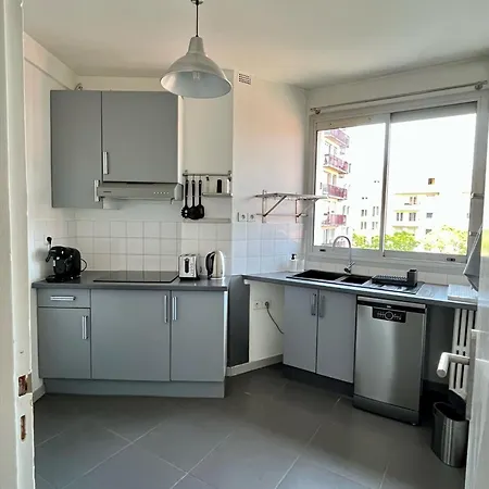 Apartament 2p Calme - Climatisation - 70m Du Metro M4 Barbara - 4 Pers Maximum *